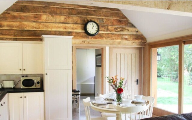 Luxury Cart Lodge set on the farm which featured in the 'Darling Buds of May'