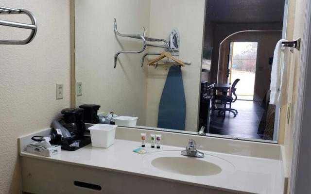 Budgetel Inn Suites Pine Mountain