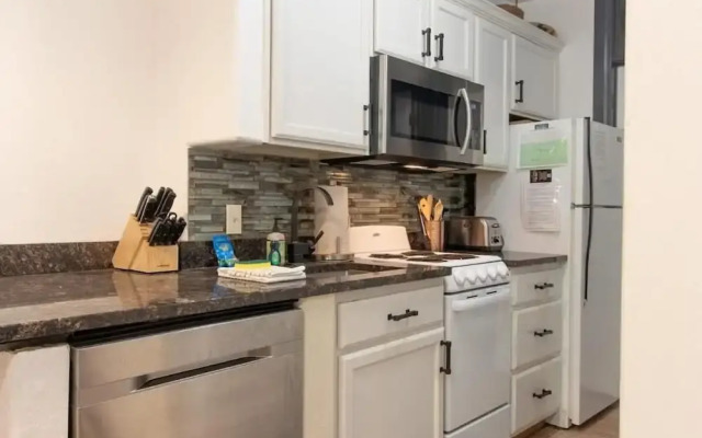 7 guests 2BR 2BA