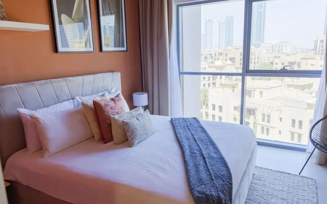 Art-inspired apartment amidst Downtown Dubai