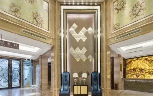 Tianlun Huangchao International Hotel(Chibi North Railway Station)