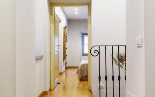 Lora Luxury House