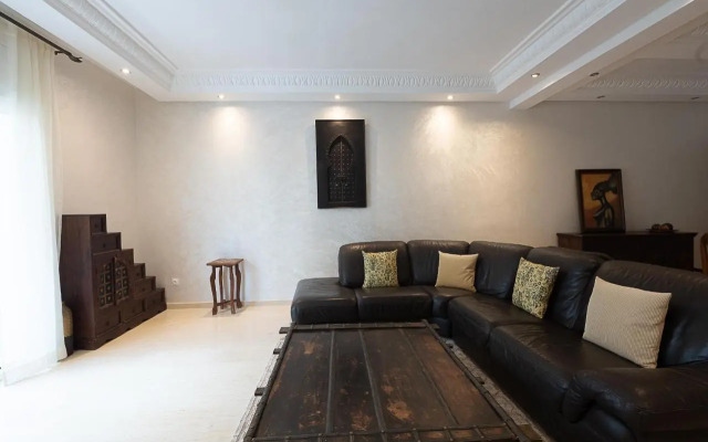 Luxury Two Bedrooms Apartment - Best Location