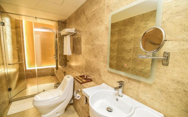 Grandeeza Luxury Hotel