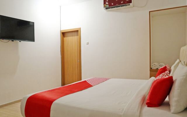 M Authentic Kost Man by OYO Rooms