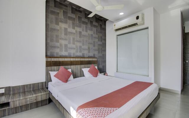 OYO 1000 Hotel Admiral Suites