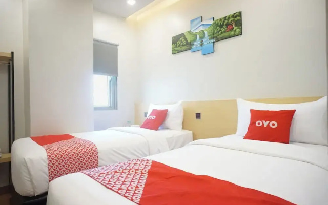 OYO 92956 Travelbiz Hotel