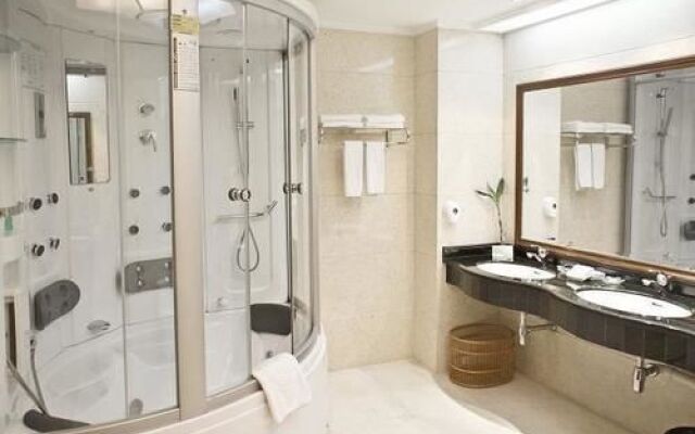 Four Seas Hotel