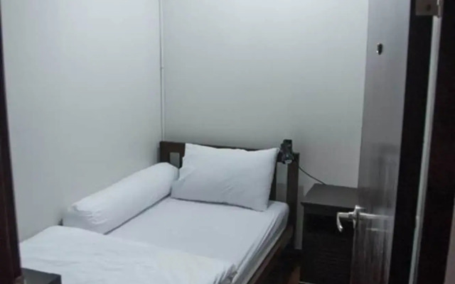 The Traveller Hostel - Adults Only