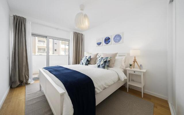 Modern 2 Bed Apartment - Albufeira - Roof Top Pool