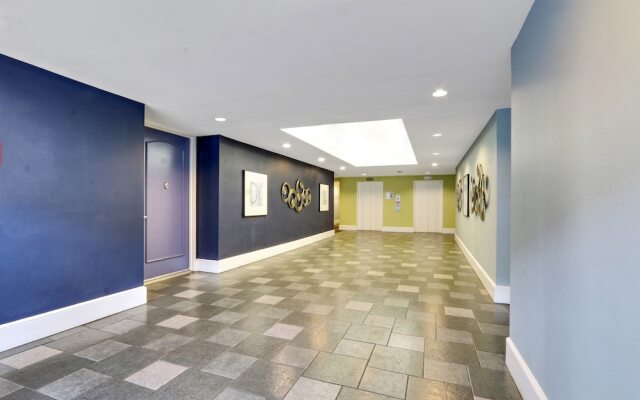 Global Luxury Suites at Via Marina
