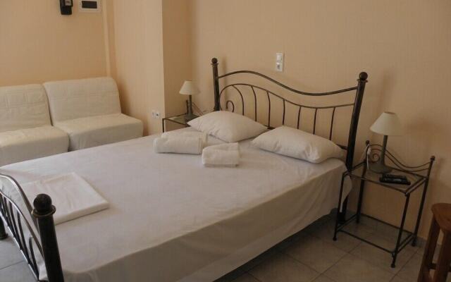 Ampoulos Rooms & Apartments