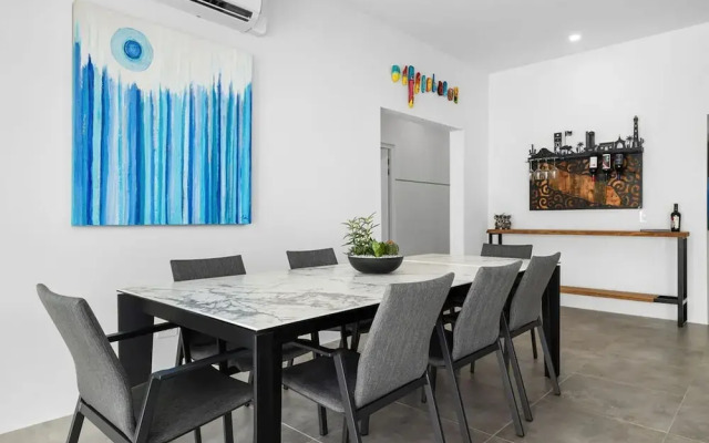 Modern Trestrapi Beach Villa 8 bed 8 Bath 2 Pools