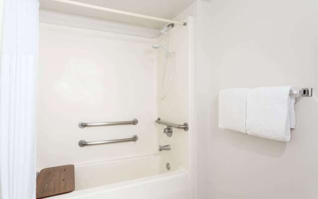 Super 8 by Wyndham Cottonwood