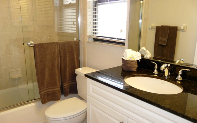 Inviting Beachfront Condo With Pool, spa and Views