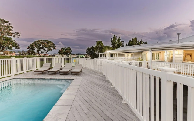 Hamptons White House