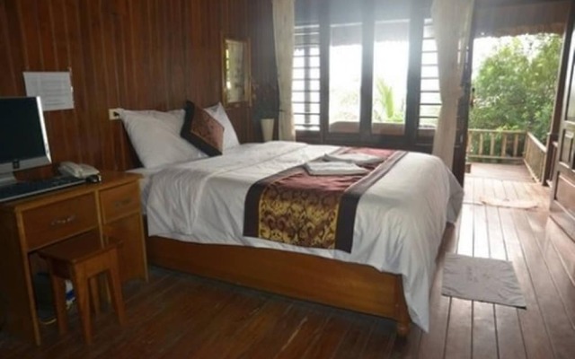 Halong Bay Deluxe Cruise Bungalow on Island