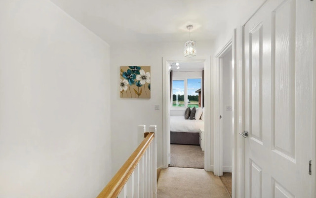 Oxlade Serviced Hse 3 Bedrms  6 singles