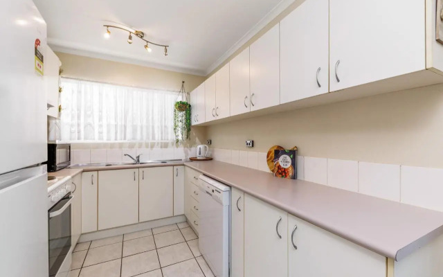 Charming CBD Apt 3bd 2bth - walk to Waterfront