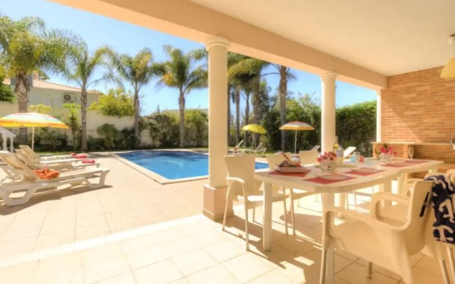 Villa - 5 Bedrooms with Pool - 107747
