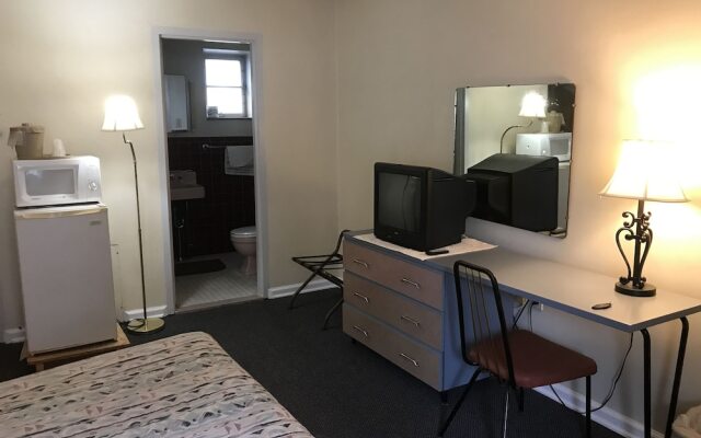 Colonial Hotel-Motel