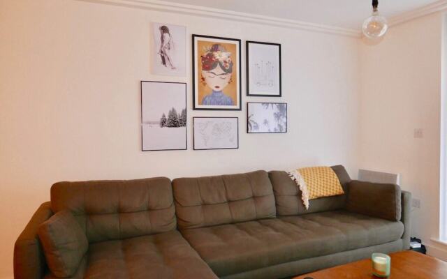 Stylish and Super-central 2 Bedroom Modern Apartment