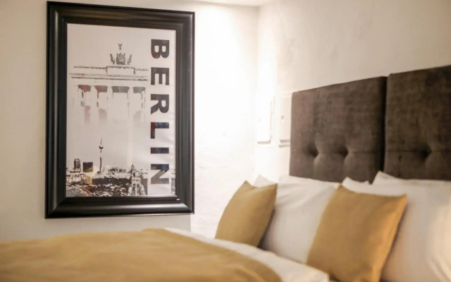 5 Personen Altbau nahe Kurfürstendamm