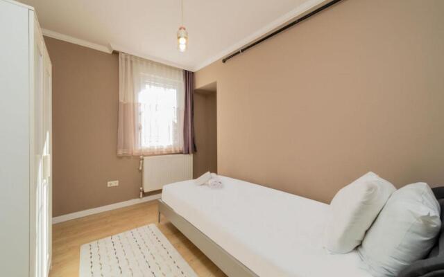 Cozy Flat with Balcony near Beach in Konyaalti