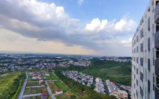 Comfort 1Br At Amartha View Apartment