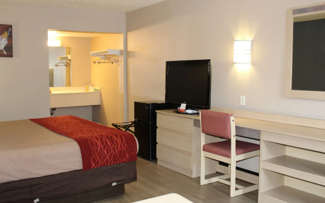 Econo Lodge Paducah West I-24