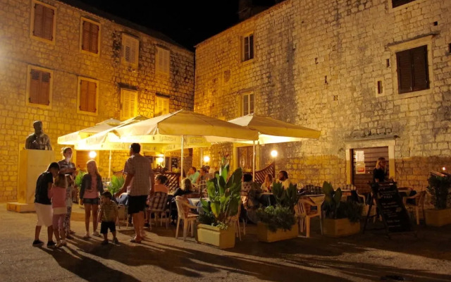 Comfortable Apartment in Stari Grad