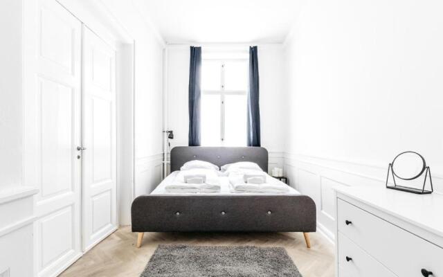 Lavish 4BR Flat in the Heart of CPH by The Canals