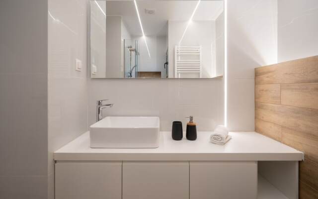 Io Suites