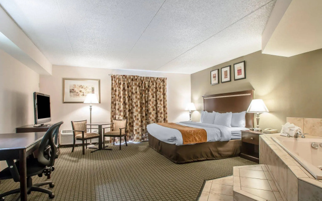 Comfort Inn & Suites Rochelle - DeKalb
