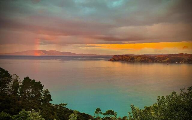 Seaview Sojourn - Waiheke Escapes