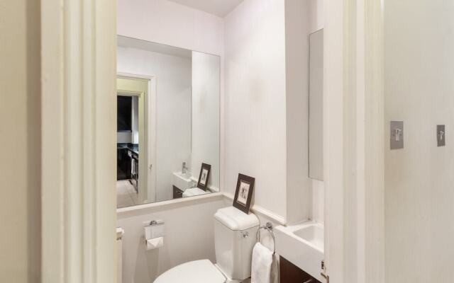 Stunning 2 Bed Apt, Sleeps 3 in Kensington