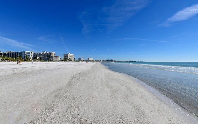 Jamaica Royale - 012 - 2 Br Condo