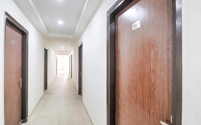 Collection O 79356 Mahavir Enclave