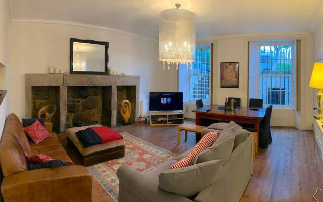 Spacious New Town Flat in City Centre