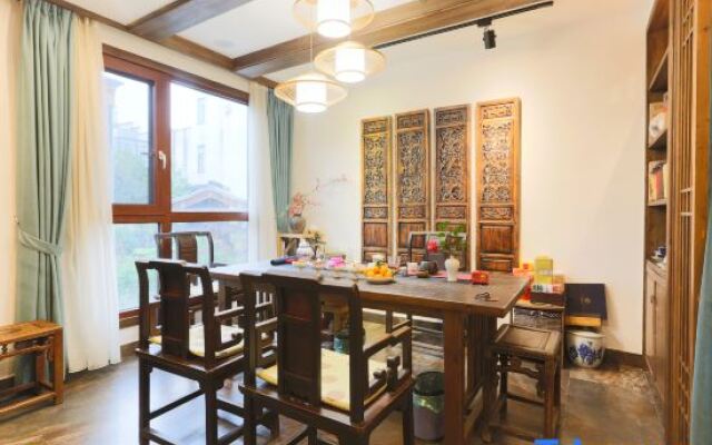 Wuyuan Fangzi Tea Homestay (Wuyuan High-speed Railway Station Xiangao Ancient City Branch)