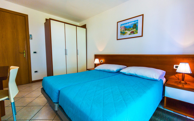 Splendid Golden Rocks Resort