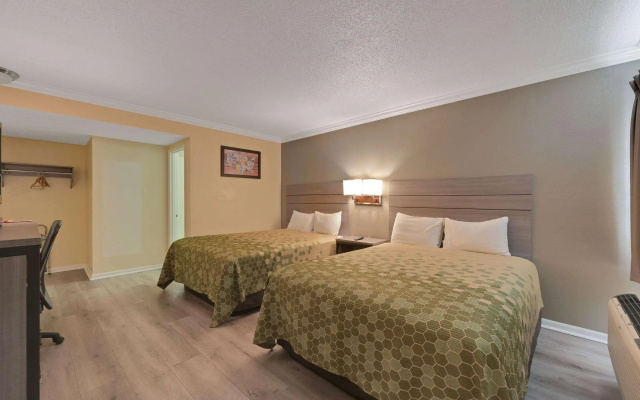 Econo Lodge Woodland near I-5