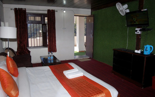 Hotel Kausani Retreat