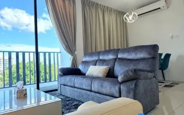 Jeff & Ricky Homestay@156 Tropic City View Condo