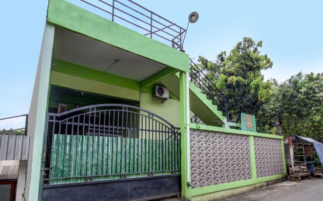 OYO 92467 Cahyo Kost 1