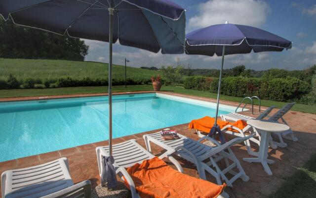 Farmhouse in Proceno With Pool and Hill Views