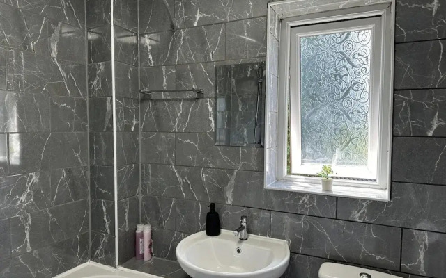 Affluent Living Apartment Perfect for Contractors