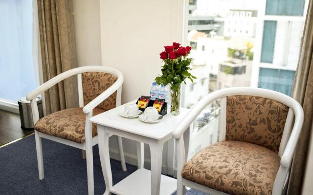 Golden Crown Hotel Saigon