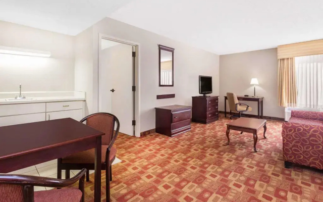 Rome Inn & Suites
