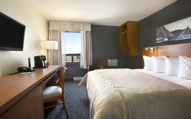 Travelodge by Wyndham Edmonton West